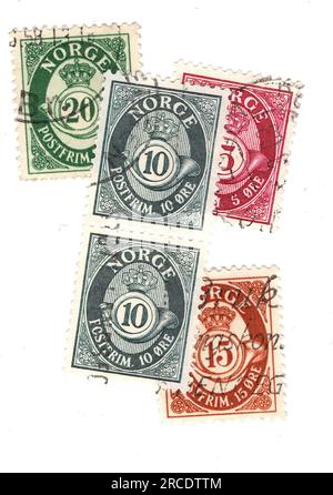 Timbres-poste vintage de Norvège sur fond blanc. Banque D'Images