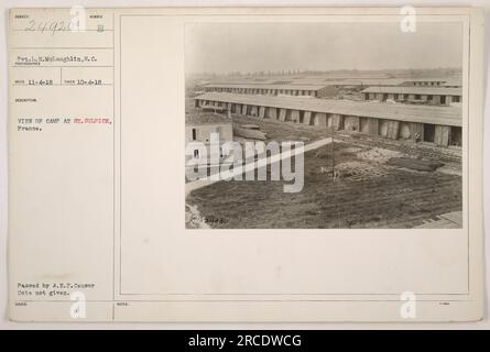 Soldat L.H. McLaughlin du Signals corps a pris cette photographie le 4 octobre 1918. Il montre une vue du camp à St. Sulpice, France. La date de la censure est inconnue. Cette photographie fait partie d'une collection intitulée « photographies des activités militaires américaines pendant la première Guerre mondiale ». Banque D'Images