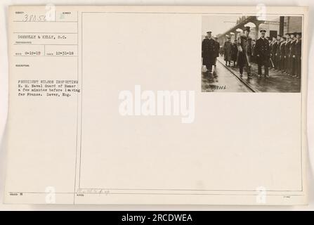 Le président Wilson inspectant le H.M. Garde navale d'honneur à Douvres, en Angleterre avant de partir pour la France pendant la première Guerre mondiale Photo prise le 31 décembre 1918. Cette photo est de la collection de Donnelly & Kelly, S.C., avec le numéro du photographe 38056. Banque D'Images