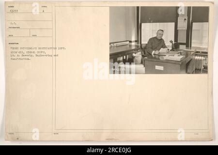 Photographie d'un standard téléphonique situé dans la salle 411 du quartier général du signal corps dans le département du Nord-est pendant la première Guerre mondiale. La photo a été prise par le lieutenant A. Caverly de l'unité de génie et de construction. Il s'agit de l'article numéro 43297 de la collection, sans remarques ou détails supplémentaires fournis. Banque D'Images