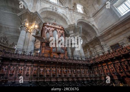 Chœur et orgue à pipe à la cathédrale de Cadix - Cadix, Andalousie, Espagne Banque D'Images