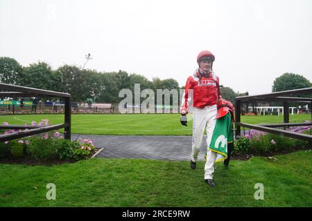 Le jockey Rob Hornby revient après le trophée bet365 lors du Festival Friday of the Boodles July Festival 2023 à Newmarket Racecourse. Date de la photo : Vendredi 14 juillet 2023. Banque D'Images