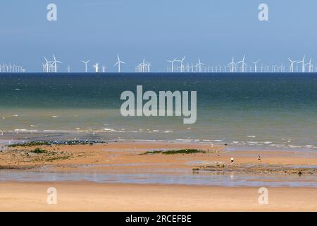 Parc d'éoliennes offshore de Gwynt-y-Môr, Colwyn Bay, pays de Galles du Nord Banque D'Images