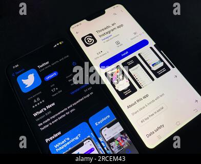 Twitter vs threads sur l'écran mobile, nouvelle application de médias sociaux en conflit avec twitter concept arrière-plan, éditorial Banque D'Images