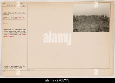 Troupes du 1e bataillon, 125e d'infanterie, 32e division à St. Germain, France en attente des ordres de manœuvres. La photographie a été prise le 8 juillet 1918 et a été censurée et transmise par le caporal Allen H. Hanson, de la S.C. est le photographe de cette image. Banque D'Images