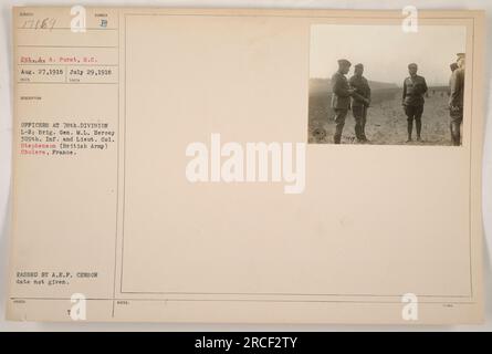 Un groupe d'officiers de la 78e division à Cholers, en France, composé du brigadier général M.L. Hersey du 309th Infantry et le lieutenant-colonel Stephens de l'armée britannique. La photographie a été prise entre le 27 août 1916 et le 29 juillet 1918, et a été transmise par le censeur de l'A.E.P. Aucune date de délivrance n'est mentionnée. Banque D'Images