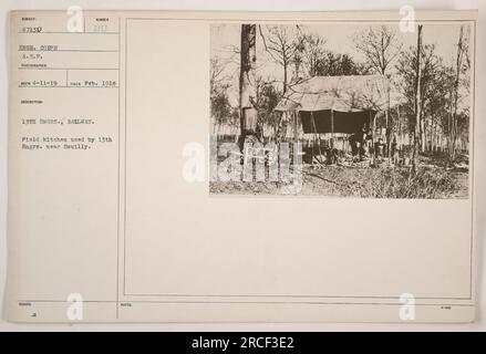 Le personnel militaire du 13th Engrs., Railway est vu en train d'utiliser une cuisine de campagne près de Souilly pendant la première Guerre mondiale Cette photographie a été prise en février 1918 et faisait partie de la collection des activités militaires américaines. Banque D'Images