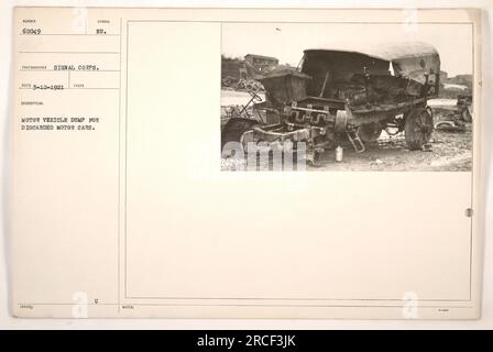 Une photographie prise par le signal corps pendant la première Guerre mondiale montre un dépotoir de véhicules à moteur pour les voitures mises au rebut portant le numéro 62049. L'image a été prise le 10 mars 1921. La description indique que la décharge représente le symbole «UE» et se réfère spécifiquement à l'élimination des voitures mises au rebut. Il est également noté comme 062049 LAS. Banque D'Images