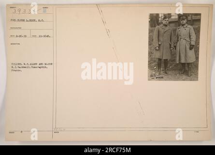 Le soldat Clyde L. Eddy, le photographe SC, a pris cette photo le 16 novembre 1918, à Romorantin, en France. La photo représente le colonel W.C. Allen et Major W.J. Wardwell pendant leurs activités militaires. L'information concernant cette image a été reçue le 26 février 1919 et est associée à la note 39332. Banque D'Images