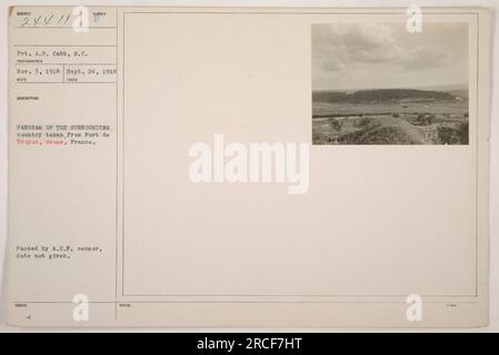 Pvt. A.B. Cobb, S.C., a pris cette photographie panoramique du pays environnant depuis fort de Troyon, Meuse, France. L'image a été prise le 24 septembre 1918 et approuvée par le censeur de l'A.E.P. La photographie est numérotée 24411 dans la collection et fait partie de la série documentant les activités militaires américaines pendant la première Guerre mondiale. Banque D'Images