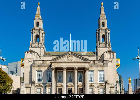 Photo de paysage urbain des bâtiments et de l'architecture à Leeds pendant l'été Banque D'Images