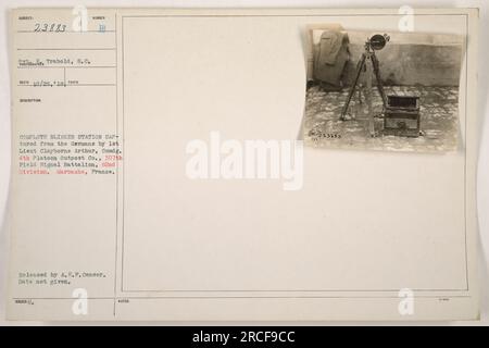 Image d'une station clignotante capturée à Marbache, en France pendant la première Guerre mondiale. Il a été pris par le 1st Lieutenant Clayborne Arthur, commandant de la 4th Platoon Outpost Company du 307th Field signal Battalion, 82nd Division. La photo a été publiée par l'A.E.F. Censeur, sans date précise mentionnée. Localisation : Marbache, France. Fourni dans le cadre de la série 23883. » Banque D'Images