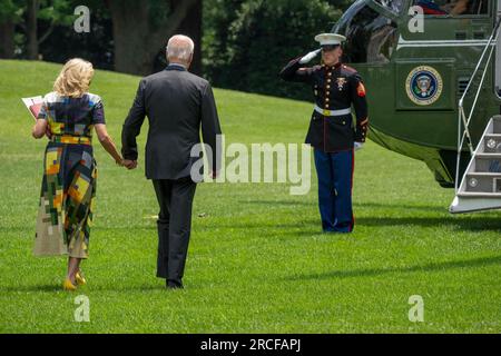 Washington, États-Unis. 14 juillet 2023. ÉTATS-UNIS Le président Joe Biden et la première dame Jill Biden partent pour Camp David sur Marine One sur la pelouse sud de la Maison Blanche à Washington, DC, le vendredi 14 juillet 2023. Photo de Ken Cedeno/Pool/ABACAPRESS.COM crédit : Abaca Press/Alamy Live News Banque D'Images