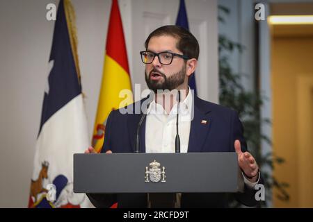 Madrid, Espagne. 14 juillet 2023. Le Président de la République du Chili, Gabriel Boric, s’adresse aux médias lors de l’événement. Le président du gouvernement espagnol, Pedro Sánchez, a reçu Gabriel Boric, président de la République du Chili, au Palais Moncloa quelques jours avant le sommet UE-CElac de Bruxelles, Qui réunira les chefs d'État et de gouvernement des deux côtés de l'Atlantique pour la première fois depuis 2015. (Photo de David Canales/SOPA Images/Sipa USA) crédit : SIPA USA/Alamy Live News Banque D'Images