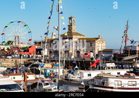 Photo d'un bateau dans le port Banque D'Images