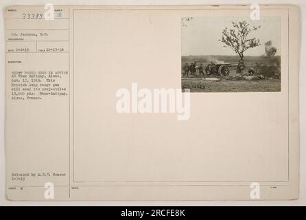 Canons de 60 livres en action à Vaux Andigny, Aisne le 17 octobre 1918. Ce canon britannique à longue portée était capable d'envoyer des projectiles d'environ 15 000 yards. La photographie a été prise par le lieutenant Jackson.S.C. le 4 janvier 1919. Il a été publié par le censeur des Forces expéditionnaires américaines le 7 janvier 1919. (Référence de l'image : 111-SC-33383) Banque D'Images