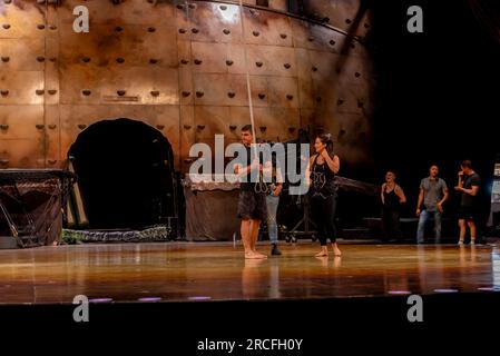 Donostia, Espagne. 14 juin 2023. Plusieurs artistes effectuent une répétition sans caractérisation quelques jours avant la première du spectacle. Crédit : Xan Gasalla / Alamy Live News. Banque D'Images