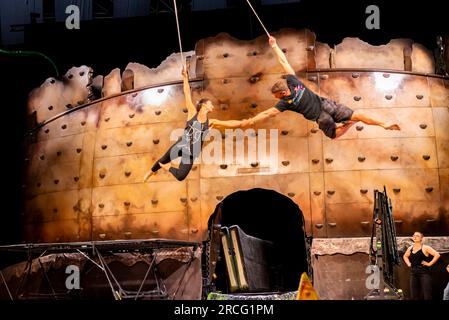 Donostia, Espagne. 14 juin 2023. Plusieurs artistes effectuent une répétition sans caractérisation quelques jours avant la première du spectacle. Crédit : Xan Gasalla / Alamy Live News. Banque D'Images