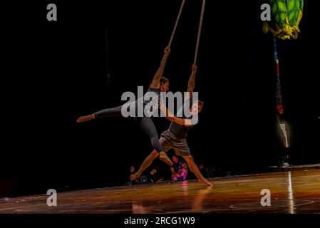 Donostia, Espagne. 14 juin 2023. Plusieurs artistes effectuent une répétition sans caractérisation quelques jours avant la première du spectacle. Crédit : Xan Gasalla / Alamy Live News. Banque D'Images