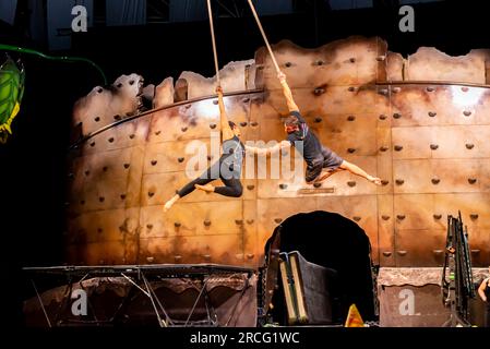 Donostia, Espagne. 14 juin 2023. Plusieurs artistes effectuent une répétition sans caractérisation quelques jours avant la première du spectacle. Crédit : Xan Gasalla / Alamy Live News. Banque D'Images