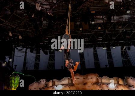 Donostia, Espagne. 14 juin 2023. Plusieurs artistes effectuent une répétition sans caractérisation quelques jours avant la première du spectacle. Crédit : Xan Gasalla / Alamy Live News. Banque D'Images