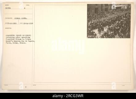 Des chasseurs (Garde d'honneur) sont vus sur cette photographie revenant après avoir escorté le président Wilson à la résidence du prince Murat sur la rue de Royale à Paris, en France pendant la première Guerre mondiale. Cette image a été prise le 14 décembre 1918 par un photographe du signal corps. Banque D'Images