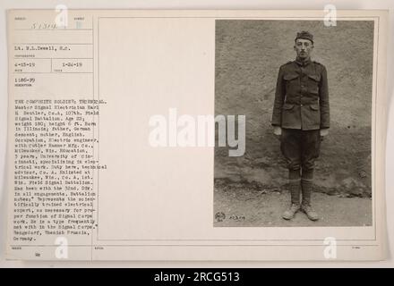 Maître électricien de signal Earl H. Beutler, un soldat de 22 ans de Co. A, 107th Field signal Battalion. Il pèse 180 lb et se tient à une hauteur de 6 pi. Né en Illinois d'un père d'origine allemande et d'une mère anglaise. Il est ingénieur électricien chez Cutler Hammer Mfg Co. À Milwaukee, Wisconsin. Il a reçu 3 ans d'études à l'Université de Cincinnati, spécialisé dans le travail électrique. En tant que conseiller technique pour Co. R, il joue un rôle crucial dans le bon fonctionnement des opérations du signal corps. Il s'est enrôlé dans Co A, 1st Wis. Field signal Battalion à Milwaukee, Wisconsin et Banque D'Images