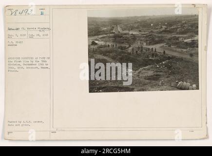 Scène montrant des soldats de la 79e division stationnés à Avocourt, Meuse, France, pendant la première Guerre mondiale. L'image a été prise du 13 au 25 septembre 1918. Les soldats sont vus occupant un tribunal avo qui a servi comme partie de la première ligne. La photographie a été approuvée par le censeur de l'A.E.F. et la date d'approbation n'a pas été précisée. Banque D'Images