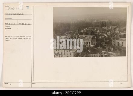 Ruines de Verdun, Meuse, France, regardant au nord de la Tour de la cathédrale. Photographie prise le 16 novembre 1918 par le soldat E. P. Trabold du signal corps. Photographie numéro 37614. L'image montre les destructions causées par les activités militaires pendant la première Guerre mondiale. Les notes supplémentaires font référence à la photographie numéro 37814. Banque D'Images