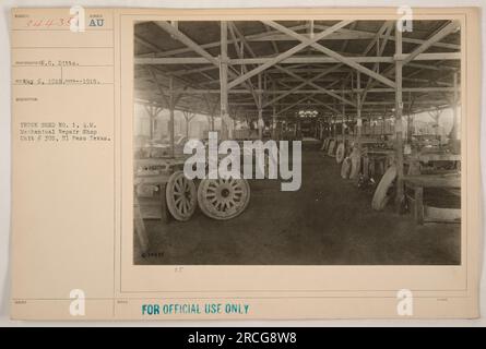 Légende de l'image : 'No. 1 Truck Seed of the Quartermaster Mechanical Repair Shop Unit 305 photographié en 1918 à fort Bliss, Texas. Cette image fait partie d'une collection de photographies documentant les activités militaires américaines pendant la première Guerre mondiale.' Banque D'Images