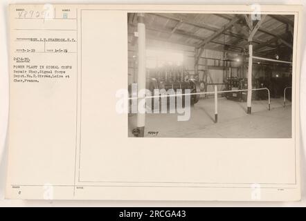 Image d'une centrale électrique dans l'atelier de réparation signal corps, situé au dépôt signal corps n° 2 à Gievres, Loire et cher, France. La photographie a été prise par le sergent-photographe J.T. Seabrook. Il porte le numéro de description B et a été émis le 19 janvier 1919. L'image est étiquetée « Remarques : 48429 ». Banque D'Images