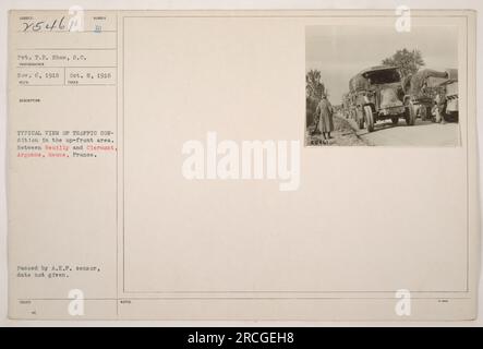 Image 111-SC-25461 est une photographie prise par Pvt. T.R. Shaw, S.C. le 8 octobre 1918. Cette image montre une vue typique des conditions de circulation dans la zone avant entre Neuilly et Clermont Argonne dans la Meuse, France. La photographie a été transmise par le censeur de l'A.E.F. bien que la date exacte ne soit pas fournie. Il fait partie des notes 18 tampons et porte le numéro de description 147. Banque D'Images