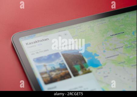 New York, USA - 6 juillet 2023 : Kazakhstan pays avec Astana capitale sur la carte ipad macro gros plan Banque D'Images