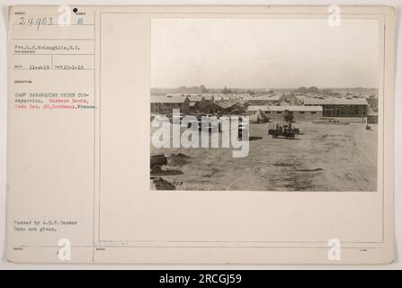 Légende : Soldat L.H. McLaughlin, S. C., a pris cette photographie le 1 octobre 1918 à Bassens Docks, base sec. #2, Bordeaux, France. L'image montre Camp Baranquine en construction. La photographie a été transmise pour diffusion par le censeur de l'A.E.F. La date de délivrance n'est pas claire. L'image fait partie de la collection de ma. Banque D'Images