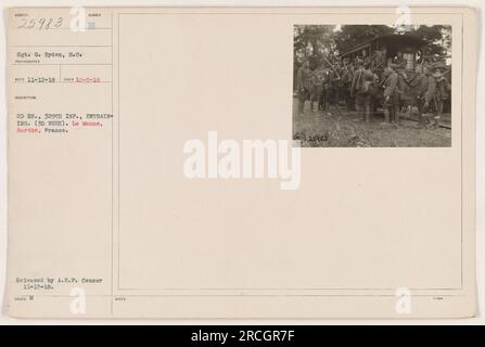 Le sergent G. Ryden du 329th Infantry est photographié se préparant pour un exercice d'entraînement pendant la troisième semaine d'entraînement au Mans, Sarthe, France, le 5 octobre 1918. Cette photographie a été publiée par l'A.E.F. Censurer le 15 novembre 1918. Des détails supplémentaires sont fournis à la note 25963. Banque D'Images