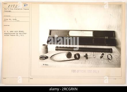 Les soldats utilisant le Nunder Taken ont émis au US Army Unit Sight, fabriqué par Frederick Pearce Co., NY, pendant la première Guerre mondiale Cette photographie est marquée comme « attention à usage officiel uniquement ». 25 juillet 1918. Banque D'Images