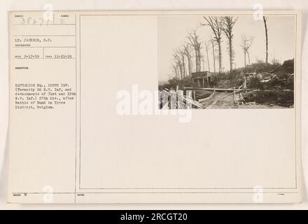 L'image représente LT. Jackson, photographe, capture les conséquences de la bataille de Bund dans le district d'Ypres, en Belgique, le 21 novembre 1918. La photo montre le quartier général du 105th Infantry, qui était auparavant connu sous le nom de 2nd New York Infantry et comprenait des détachements des 71st et 12th New York Infantry. Banque D'Images