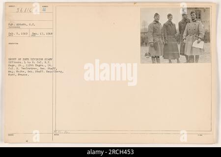 Légende : 'Photographie montrant un groupe d'officiers d'état-major de la 39e Division à Esquflberg, Nord, France. De gauche à droite : Colonel W.H. Sage, Jr. Du 112th Engrs., le lieutenant-colonel H. Twelvetree de l'état-major général, et le major Waite de l'état-major général. Prise le 5 février 1919 par le sergent Abbott, s.c.' Banque D'Images