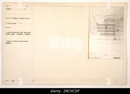 Soldats en formation et processus administratifs au camp de classification et de remplacement de Chevany, en France, pendant la première Guerre mondiale. Cette image a été prise par un photographe du signal corps de l'armée des États-Unis le 19 février 1921. Le camp est identifié par son symbole E et il a servi de lieu vital pour l'organisation et l'affectation du personnel. La photographie a été officiellement émise par le CRC signal corps Replacement Depot. Il y a 200 notes numérotées associées à cette image. Banque D'Images