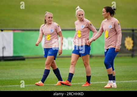 Les Anglais Georgia Stanway (à gauche), Alex Greenwood et Lucy Bronze (à droite) lors d'une séance d'entraînement au Sunshine Coast Stadium, Queensland, Australie. Date de la photo : Samedi 15 juillet 2023. Banque D'Images