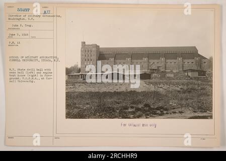 'N.Y. Salle d'exercice d'État avec salle de mess (à gauche) et salle d'essai de moteur (à droite) à la P.N. 11 School of Military Aeronautics, Cornell University, Ithaca, New York Prise le 5 juin 1918. Cet emplacement faisait partie des États-Unis École d'aéronautique militaire de l'Université Cornell. La photographie est réservée à un usage officiel. » Banque D'Images