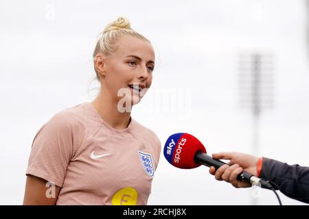 L'anglaise Chloe Kelly s'adresse aux médias lors d'une séance d'entraînement au Sunshine Coast Stadium, Queensland, Australie. Date de la photo : Samedi 15 juillet 2023. Banque D'Images