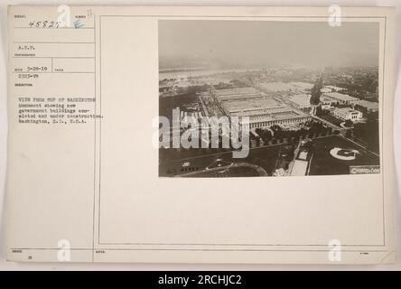 Vue de dessus de Washington, D.C., depuis le Washington Monument, montrant les nouveaux bâtiments gouvernementaux qui ont été achevés et sont actuellement en construction. Cette photographie, prise le 28 mars 1919 par le photographe A.E.P., est identifiée comme numéro 45827 dans la collection Harris & Ewing. Banque D'Images