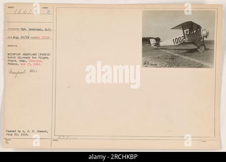 Il s'agit d'une photographie en noir et blanc prise par le sergent Moscioni d'un avion C. Nieuport (modèle français 18) à Hdqrs. Camp à Issoudon, France, le 23 mai 1918. L'avion est montré prêt pour le vol. La photographie a été émise et transmise par le censeur de l'A.E.F le 29 juillet 1918. Banque D'Images