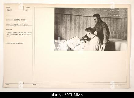 Soldats participant à une leçon de dessin au Département de l'éducation des États-Unis Hôpital général n ° 9 à Lakewood, New Jersey. La photographie a été prise en 1919 par un photographe du signal corps et sa description a été reçue le 19 février 1921. Banque D'Images