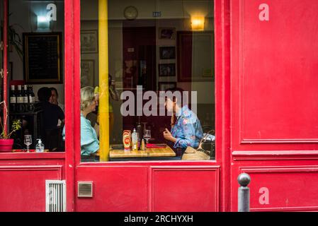 Café-bar dans le 14e arrondissement, Paris, France Banque D'Images