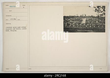 Cimetière des soldats allemands à Langemark, en Belgique où de nombreux soldats allemands de la première Guerre mondiale sont enterrés. Le cimetière est connu sous le nom de Friedhof am Torenwäldchen 3 et est un rappel solennel des vies perdues pendant la guerre. L'image numéro 66135 a été prise par le photographe du G-2 et reçue le 5/12/19. Banque D'Images