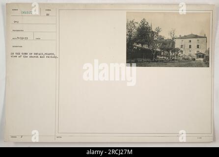 Une photographie prise à Repaix, en France pendant la première Guerre mondiale. L'image montre une vue de l'église et du presbytère dans la ville. La photo est étiquetée comme NUMÉRO G-2 662:27 PHOTOGRAPHIES RECO5-12-19 DESCRIPTION PRISE 18SUED : SYMBOLE J eu. Aucune note ou détail supplémentaire n'est disponible. Banque D'Images