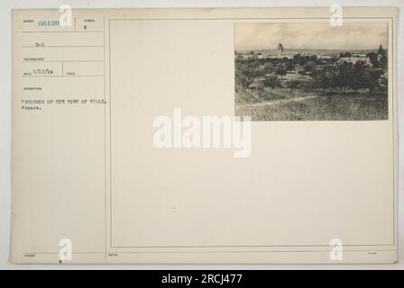 Une image panoramique montrant la ville de ville, France (66120) pendant la première Guerre mondiale. La photographie a été prise par un photographe non identifié et a été reçue le 12 mai 1919. L'image fait partie de la collection intitulée « photographies des activités militaires américaines pendant la première Guerre mondiale ». Banque D'Images