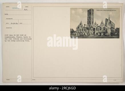 Hôtel de ville dans la ville de Dendermonde, en France, détruit pendant la première Guerre mondiale par des tirs d'artillerie ennemie. Construit au 14e siècle, il a été un repère architectural important avant sa destruction. La photographie a été prise par le photographe 65803 le 12 mai 1919, dans le cadre d'une documentation sur les activités militaires américaines. Banque D'Images